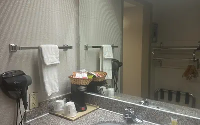 Photo 3 - Days Inn by Wyndham Jacksonville