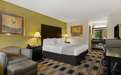 Photo 5 - Best Western Windsor Suites