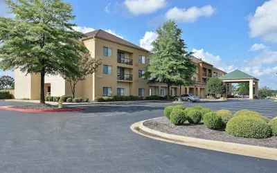 Photo 2 - Courtyard By Marriott Bentonville