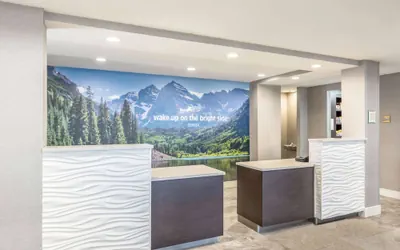 Photo 5 - La Quinta Inn & Suites by Wyndham Denver Tech Center
