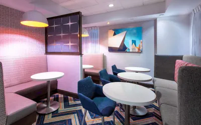 Photo 5 - Hampton Inn Denver-International Airport