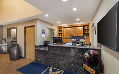 Photo 4 - Best Western Plus Deer Park Hotel & Suites
