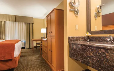 Photo 5 - Best Western Plus Deer Park Hotel & Suites