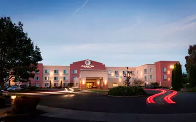 Photo 2 - DoubleTree by Hilton Hotel Vancouver