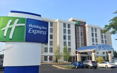 Photo 2 - Holiday Inn Express Chicago NW - Arlington Heights by IHG