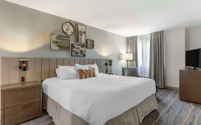 Photo 2 - Windmill Suites Surprise - Phoenix, an Ascend Collection Hotel