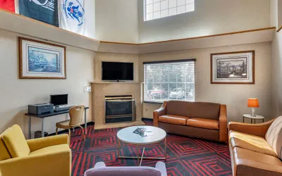 Photo 2 - Econo Lodge North Academy