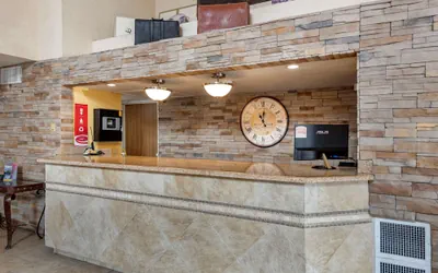 Photo 3 - Econo Lodge North Academy