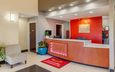 Photo 3 - Econo Lodge West - Coors Blvd