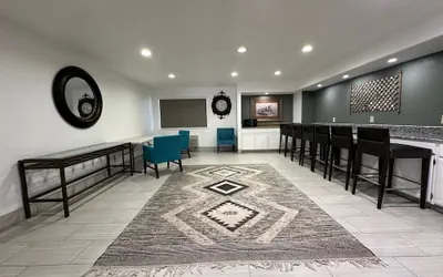 Photo 3 - Desert Sands Inn & Suites