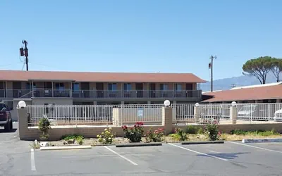 Photo 2 - Economy Inn Safford