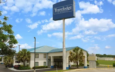 Photo 2 - Travelodge by Wyndham Montgomery East