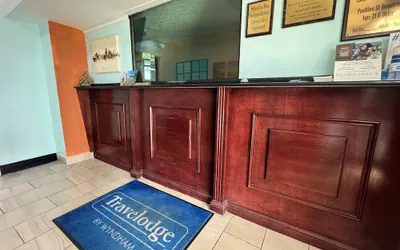 Photo 3 - Travelodge by Wyndham Montgomery East