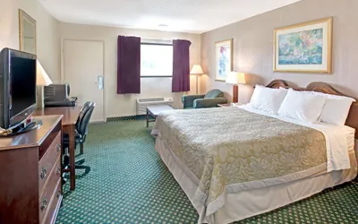 Photo 4 - Super 8 by Wyndham Shelby