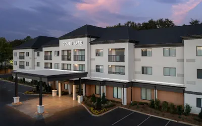 Photo 2 - Courtyard by Marriott Dothan
