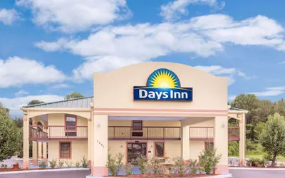 Photo 2 - Days Inn by Wyndham Eufaula AL