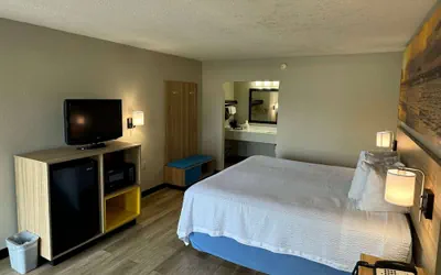 Photo 5 - Days Inn by Wyndham Crystal River