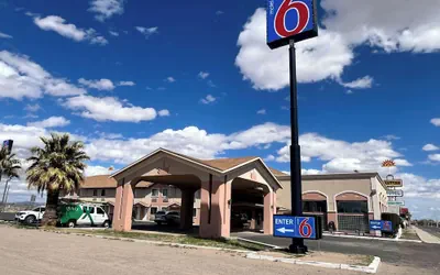 Photo 2 - Motel 6 Deming, NM