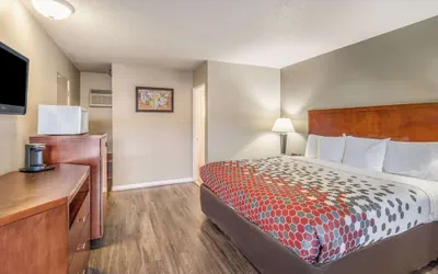 Photo 5 - Econo Lodge Inn & Suites Yreka