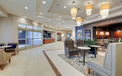 Photo 3 - Drury Plaza Hotel Mt. Vernon