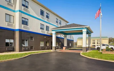 Photo 2 - Days Inn by Wyndham Collinsville/St. Louis