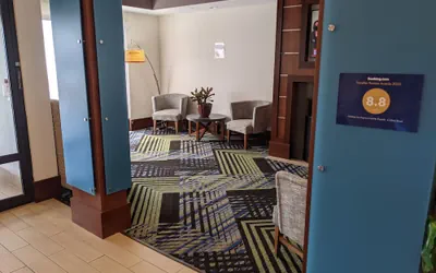 Photo 2 - Holiday Inn Express Cedar Rapids (Collins Rd) by IHG