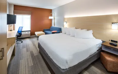 Photo 4 - Holiday Inn Express Cedar Rapids (Collins Rd) by IHG
