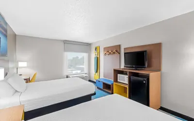 Photo 5 - Days Inn & Suites by Wyndham Cedar Rapids