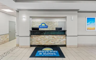 Photo 4 - Days Inn & Suites by Wyndham Cedar Rapids