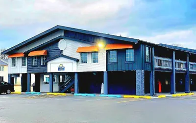 Photo 2 - Days Inn & Suites by Wyndham Port Huron