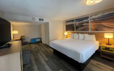 Photo 5 - Days Inn & Suites by Wyndham Port Huron