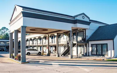 Photo 2 - Studio 6 Suites Opelousas, LA