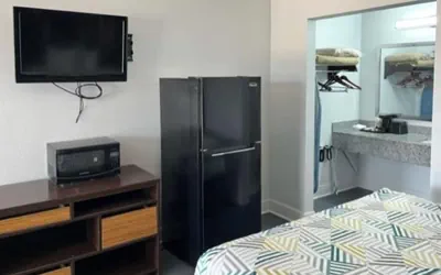 Photo 4 - Studio 6 Suites Opelousas, LA
