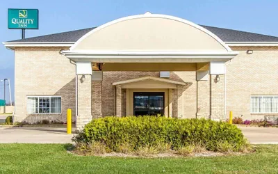 Photo 2 - Quality Inn Pontiac