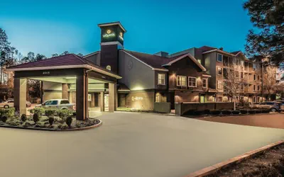 Photo 2 - La Quinta Inn & Suites by Wyndham Flagstaff