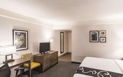 Photo 5 - La Quinta Inn & Suites by Wyndham Flagstaff