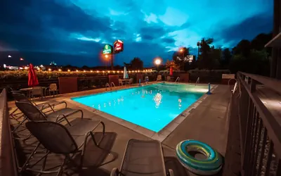 Photo 2 - La Quinta Inn & Suites by Wyndham Festus - St. Louis South