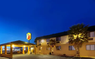 Photo 2 - Super 8 by Wyndham Alamogordo/White Sands