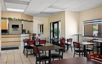 Photo 5 - Super 8 by Wyndham Santa Rosa