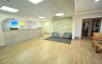Photo 2 - Days Inn & Suites by Wyndham Stockbridge South Atlanta