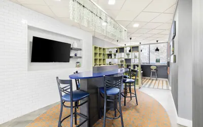 Photo 4 - Holiday Inn Express Atlanta Galleria - Ballpark Area by IHG