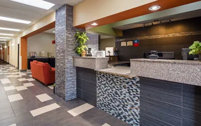 Photo 5 - SureStay Plus Hotel by Best Western Blue Springs