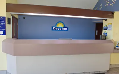 Photo 3 - Days Inn by Wyndham Blue Springs
