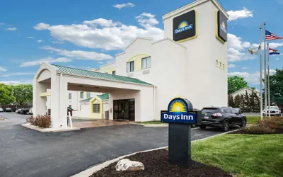 Photo 2 - Days Inn by Wyndham Blue Springs