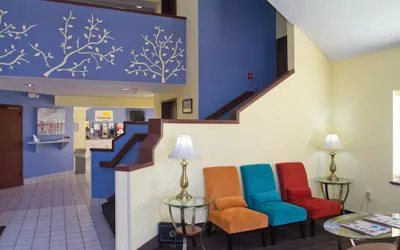Photo 4 - Days Inn by Wyndham Blue Springs