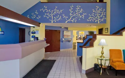 Photo 5 - Days Inn by Wyndham Blue Springs