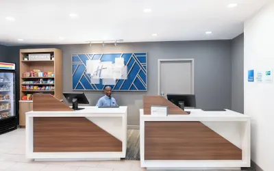 Photo 2 - Holiday Inn Express Atlanta West - Theme Park Area by IHG