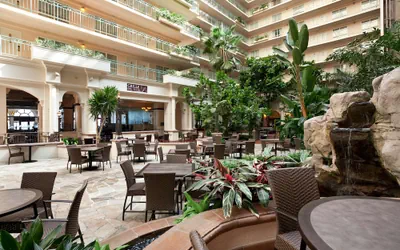 Photo 4 - Embassy Suites by Hilton San Francisco Airport Waterfront