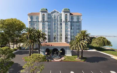 Photo 3 - Embassy Suites by Hilton San Francisco Airport Waterfront