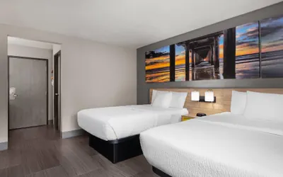 Photo 3 - La Quinta Inn by Wyndham Milwaukee Airport / Oak Creek